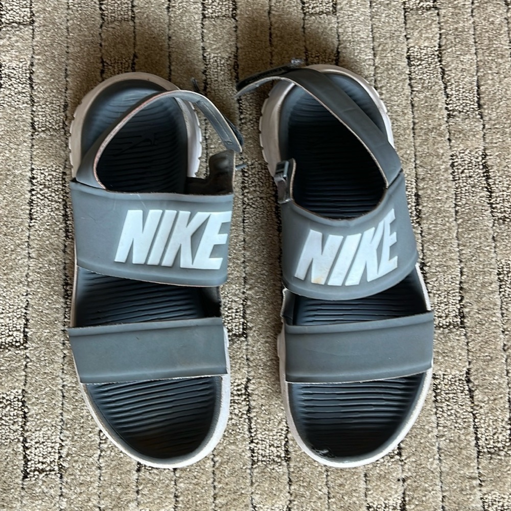 Nike rubber sandals in grey and white